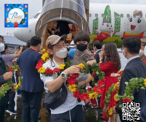 Chào Mừng Đoàn Khách Đầu Tiên