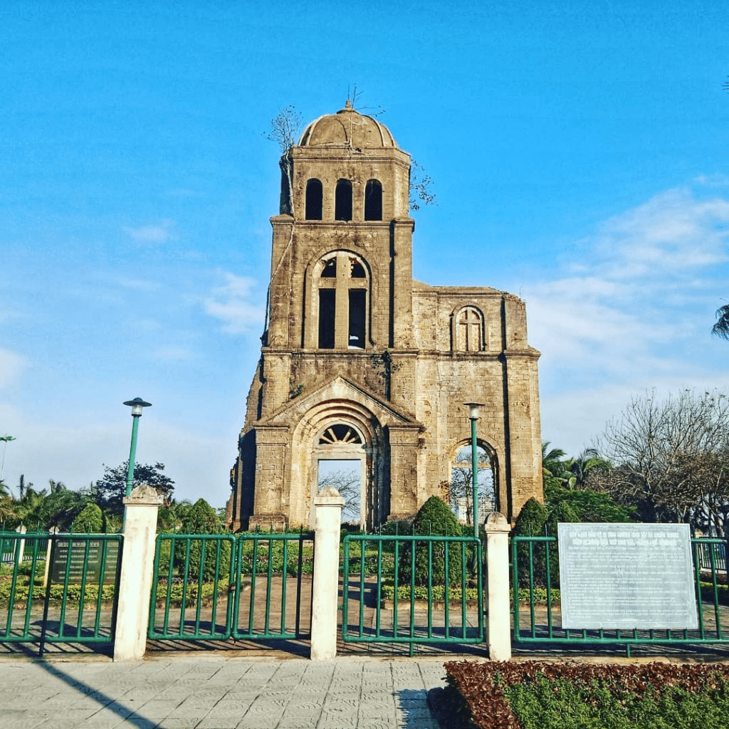 Tháp chuông nhà thờ Tam Tòa