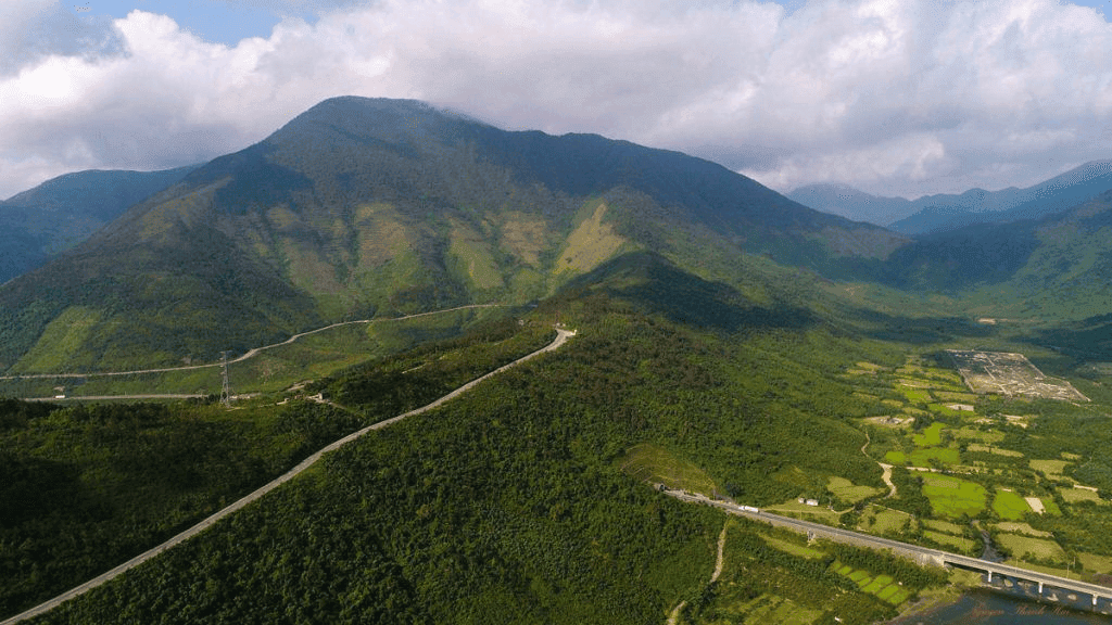 Phong cảnh từ trên cao ngắm Đèo Ngang