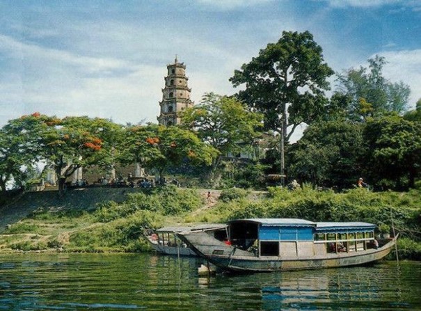 Được mệnh danh là "Đệ Nhất Cổ Tự" ở Huế, là ngôi chùa cổ nằm trên đồi Hà Khê.