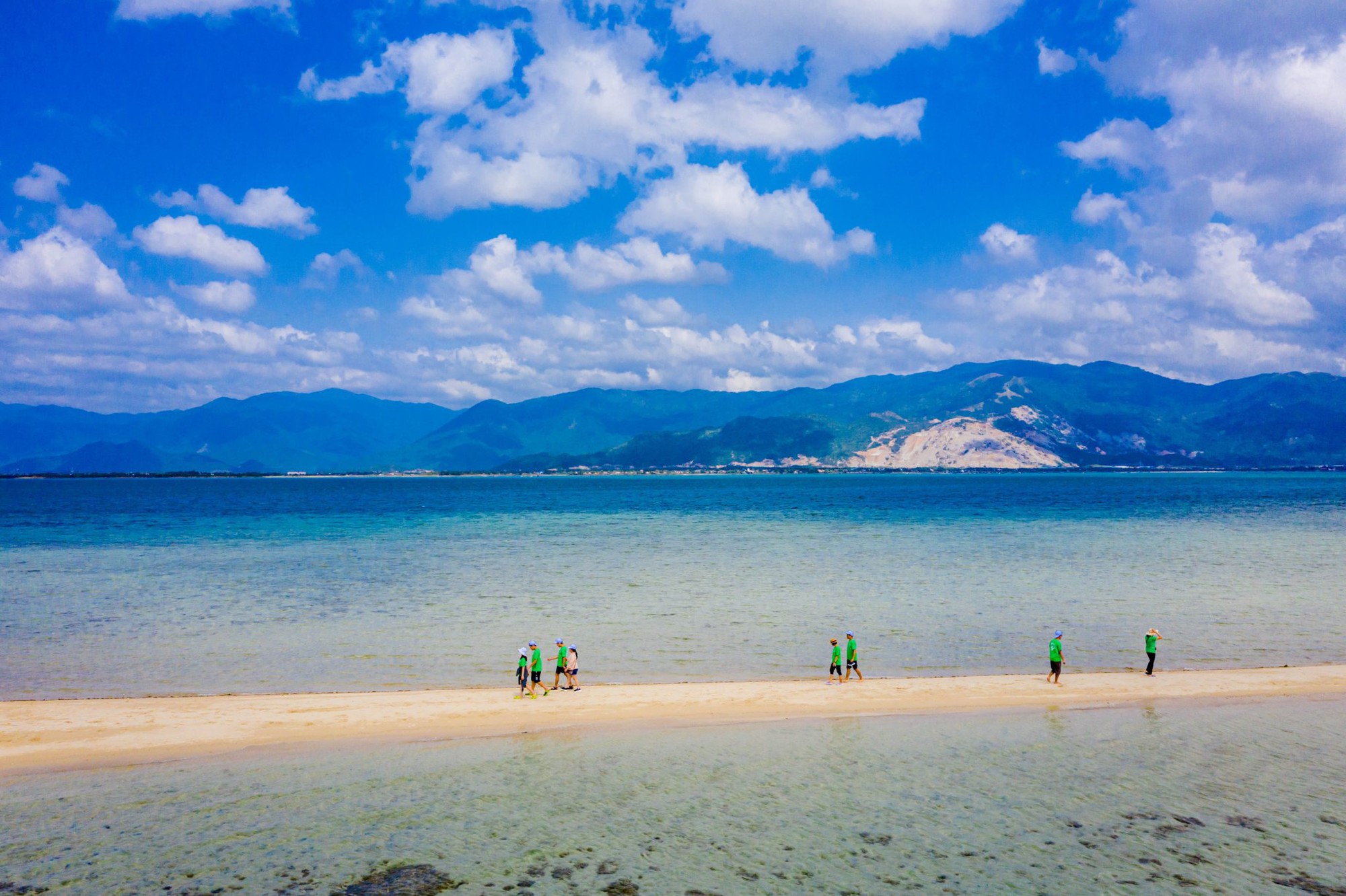 Con đường đi bộ trên biển ở Nha Trang
