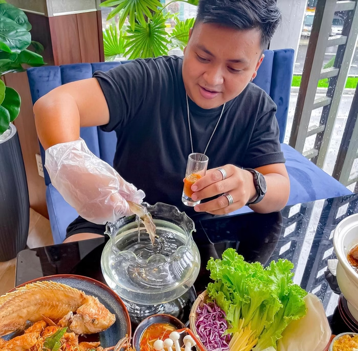 Mực sống chấm sốt Thái