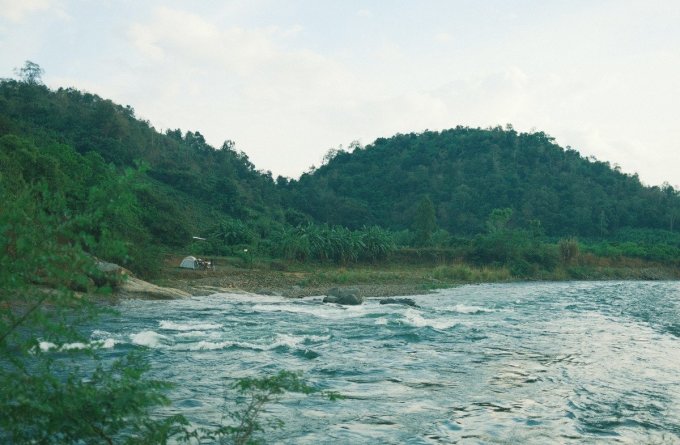 Khung cảnh suối La Ngâu chảy qua rừng Tánh Linh.