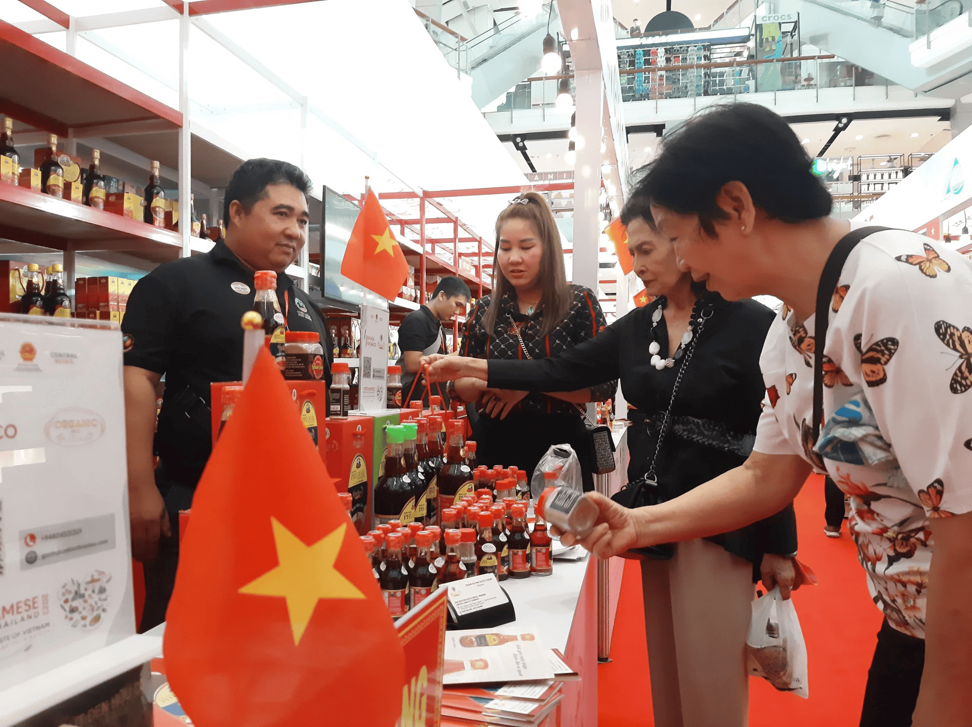Doanh nghiệp Việt tham gia 1 sự kiện triển lãm hàng Việt tại Thái Lan năm 2023