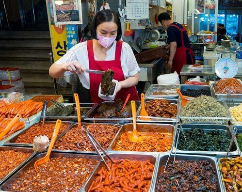 Một gian hàng ở chợ.