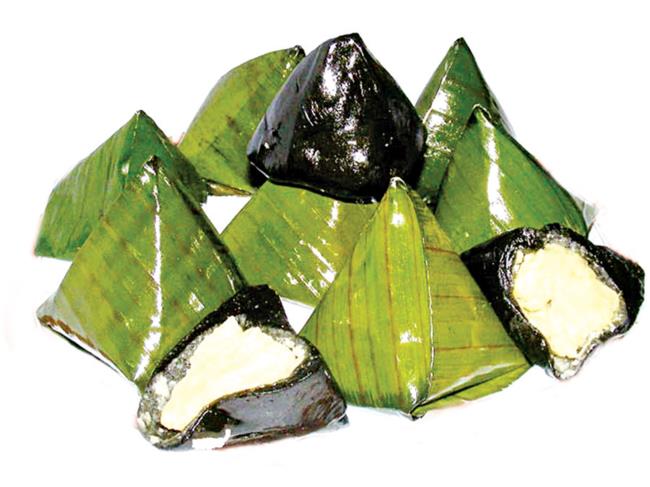 Bánh ít lá gai đã trở thành thương hiệu đặc sản Bình Định, là một trong những loại quà tặng được ưa thích nhất của du khách. Ảnh: ST
