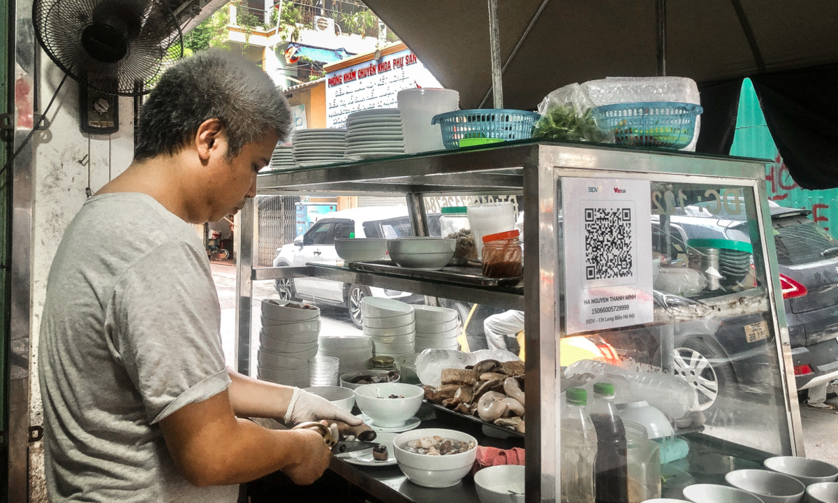 Anh Minh, con trai ông Sơn hiện là chủ quán.
