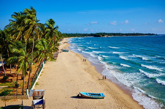 Bãi biển Uppuveli, trên bờ biển phía đông Sri Lanka.
