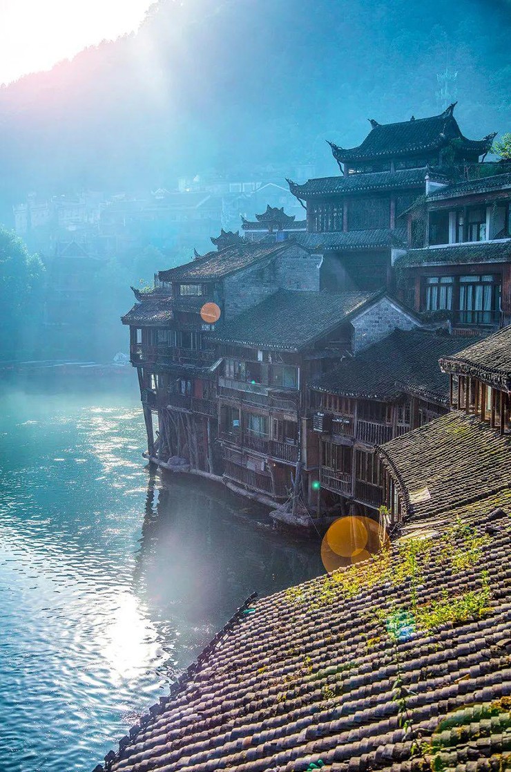 Phượng Hoàng cổ trấn