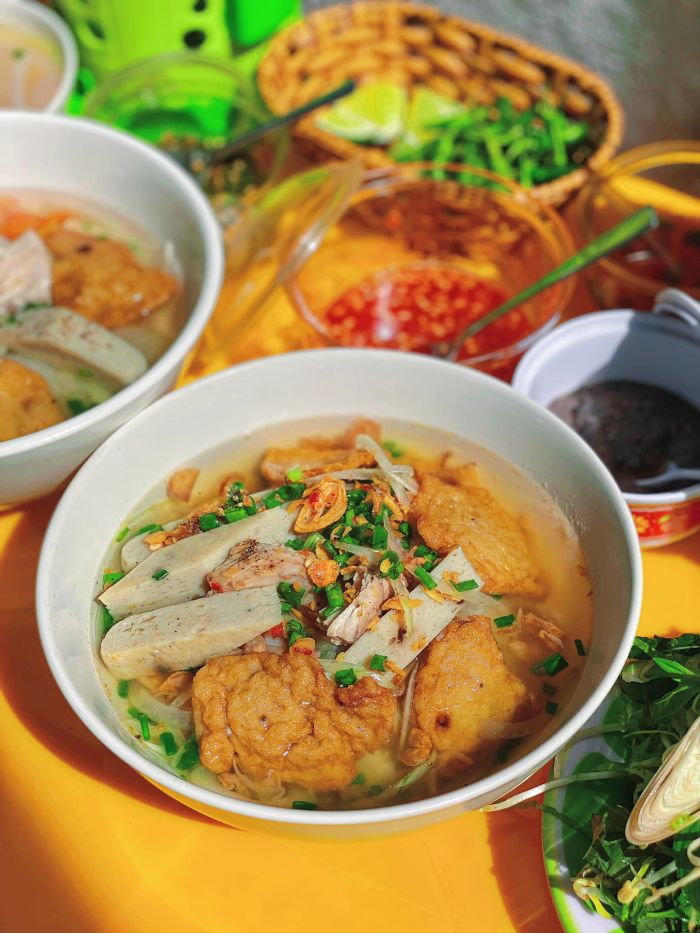 Bún chả cá Nha Trang siêu ngon và hút khách.