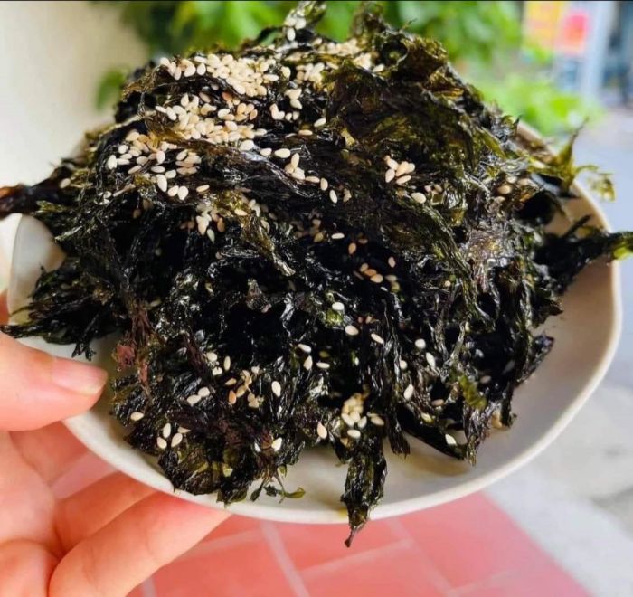 Rong biến sấy là đặc sản ăn vặt của Nha Trang được ưa thích.