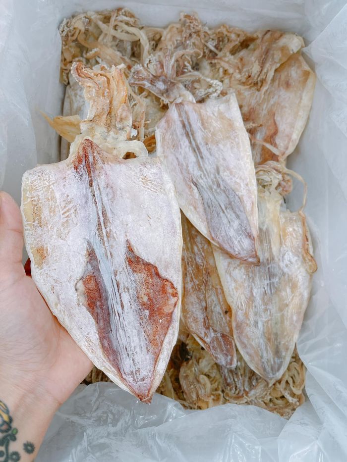 Các loại hải sản khô cũng là gợi ý hấp dẫn nếu muốn mua quà Nha Trang mang về.