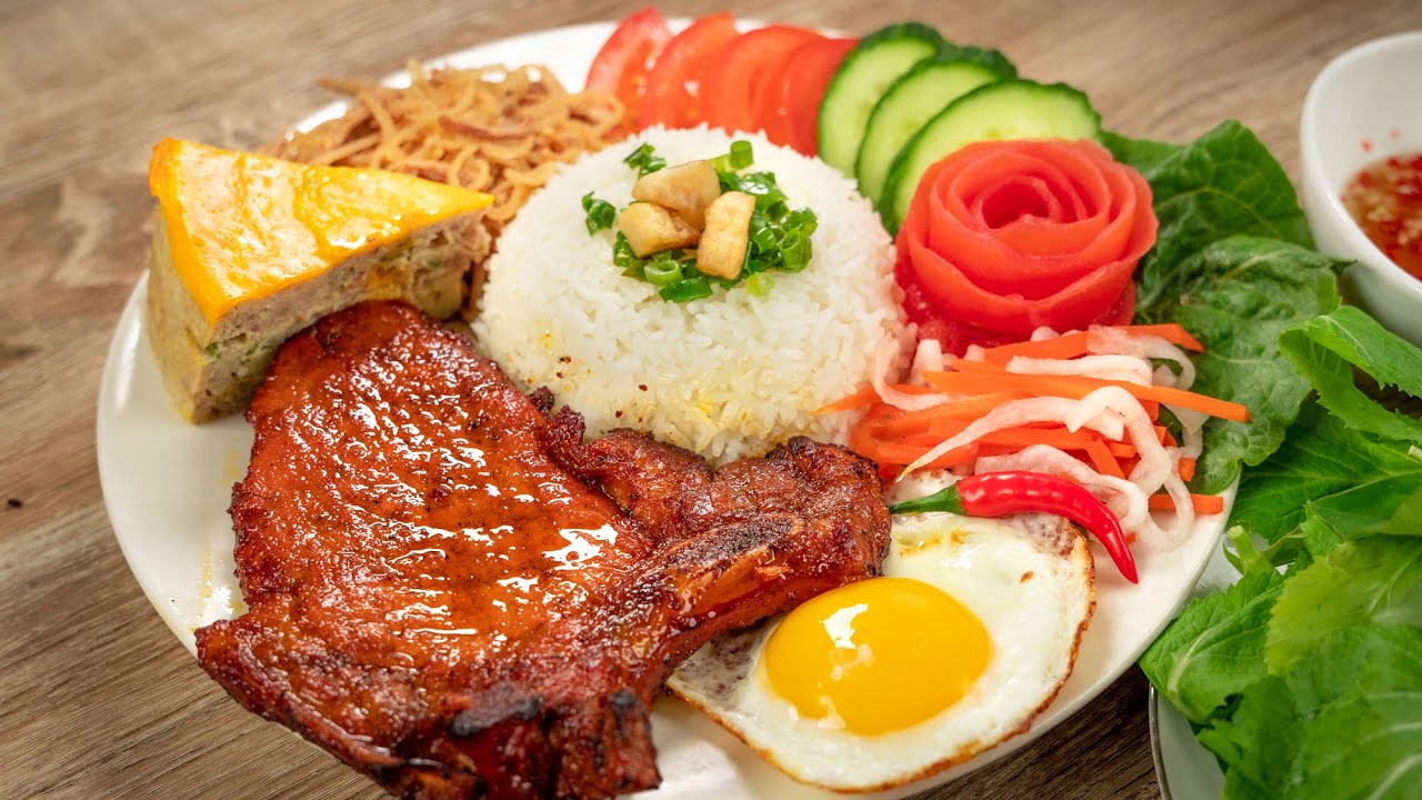 Cơm tấm là món ăn bình dân, quen thuộc với người dân TPHCM
