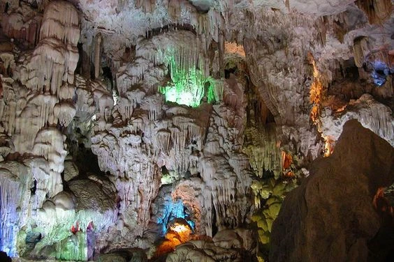 Cửa vào Động Đá Bạc, nơi mở ra thế giới thạch nhũ kỳ ảo