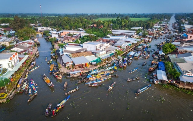 Chợ nổi Ngã Năm: Nét đẹp văn hóa sông nước