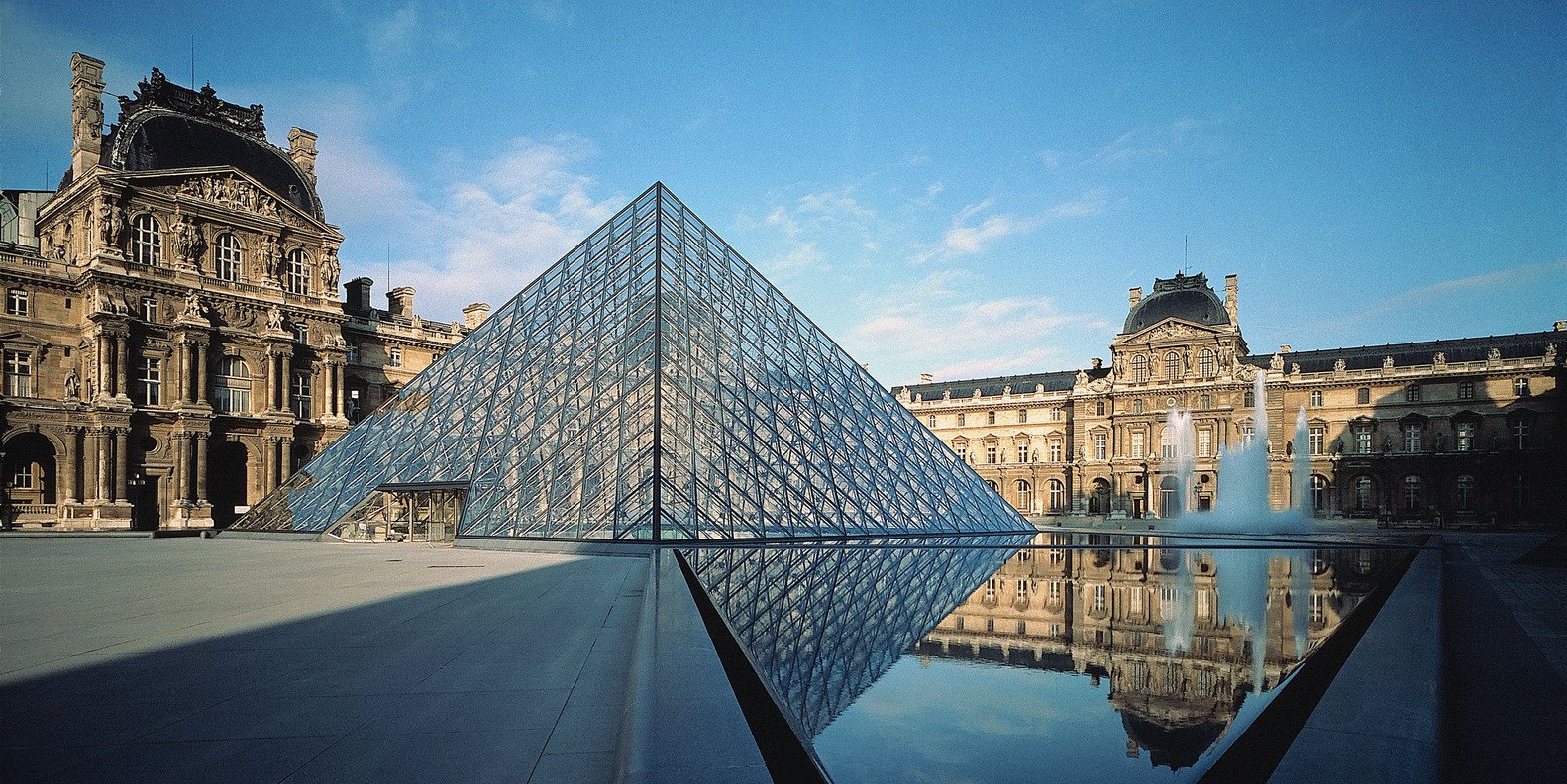 Bảo tàng Louvre là một trong những bảo tàng được ghé thăm nhiều nhất trên thế giới
