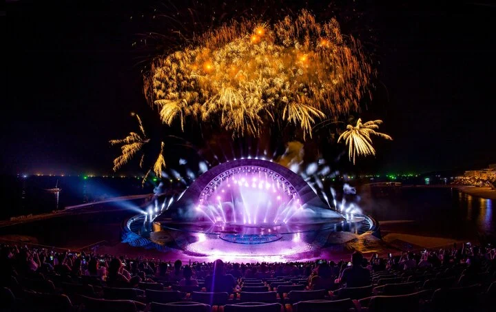 Show Nụ hôn của biển cả