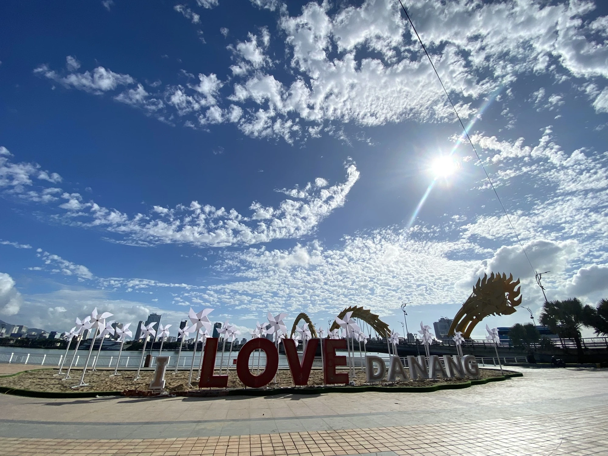 Bộ chữ "I love Da Nang" giúp du khách có thể check-in tạo điểm nhấn khi đến Đà Nẵng