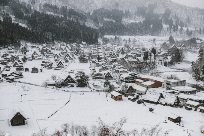 Shirakawago ngập trong tuyết trắng vào tháng 12.