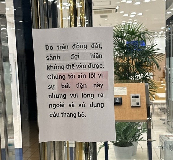 Thông báo dán trước cửa một khách sạn ở tỉnh Niigata có đoàn khách Việt ghé thăm.