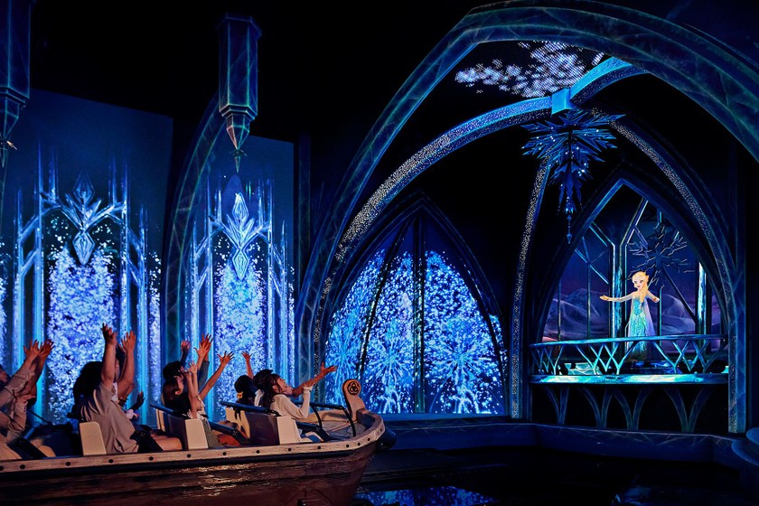 Chuyến đi Frozen Ever After có các nhân vật hoạt hình mới.