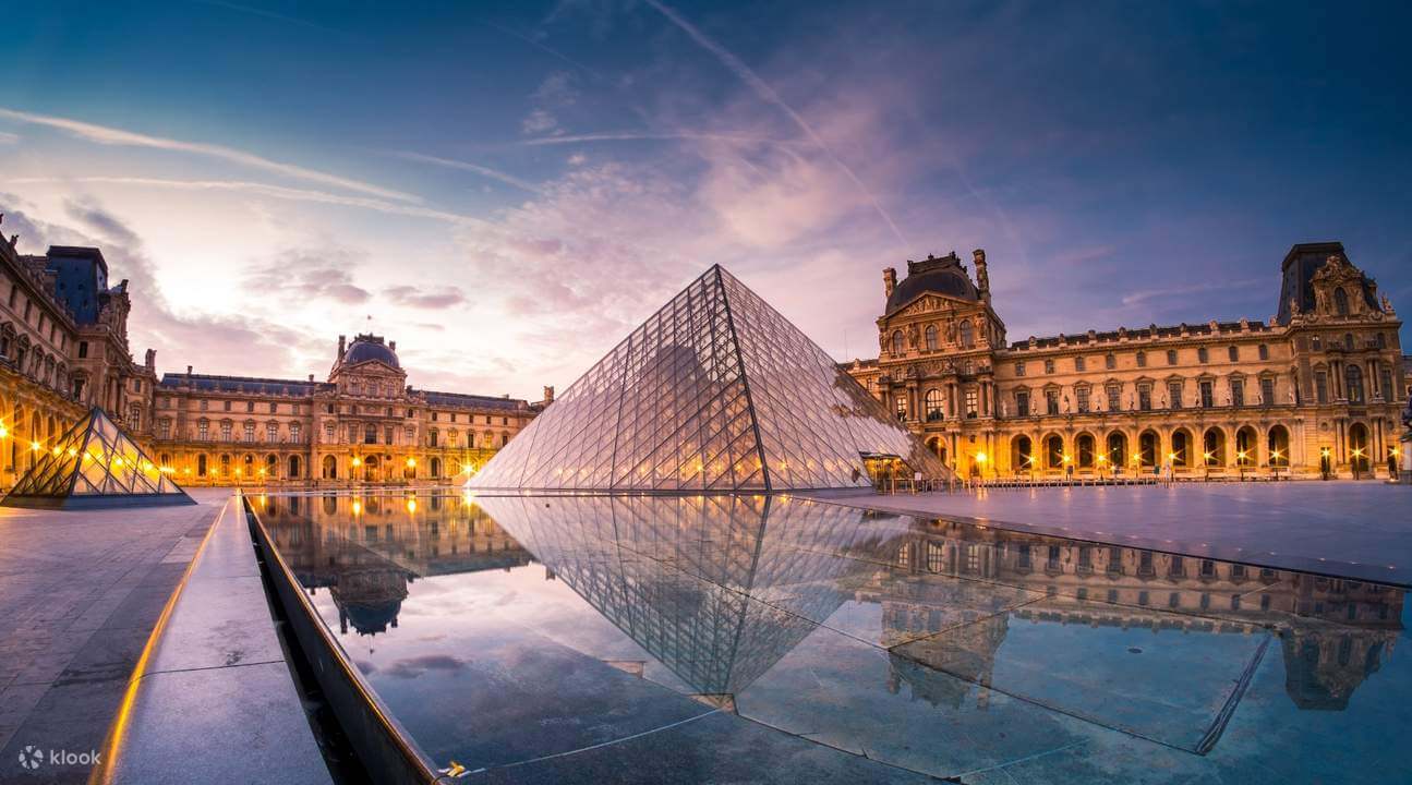 Bảo tàng Louvre (Paris) là nơi bạn có thể đi một tuần vẫn chưa khám phá hết.