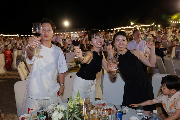 Wake Up New Year Countdown Party là đại tiệc hội tụ tinh hoa ẩm thực năm châu