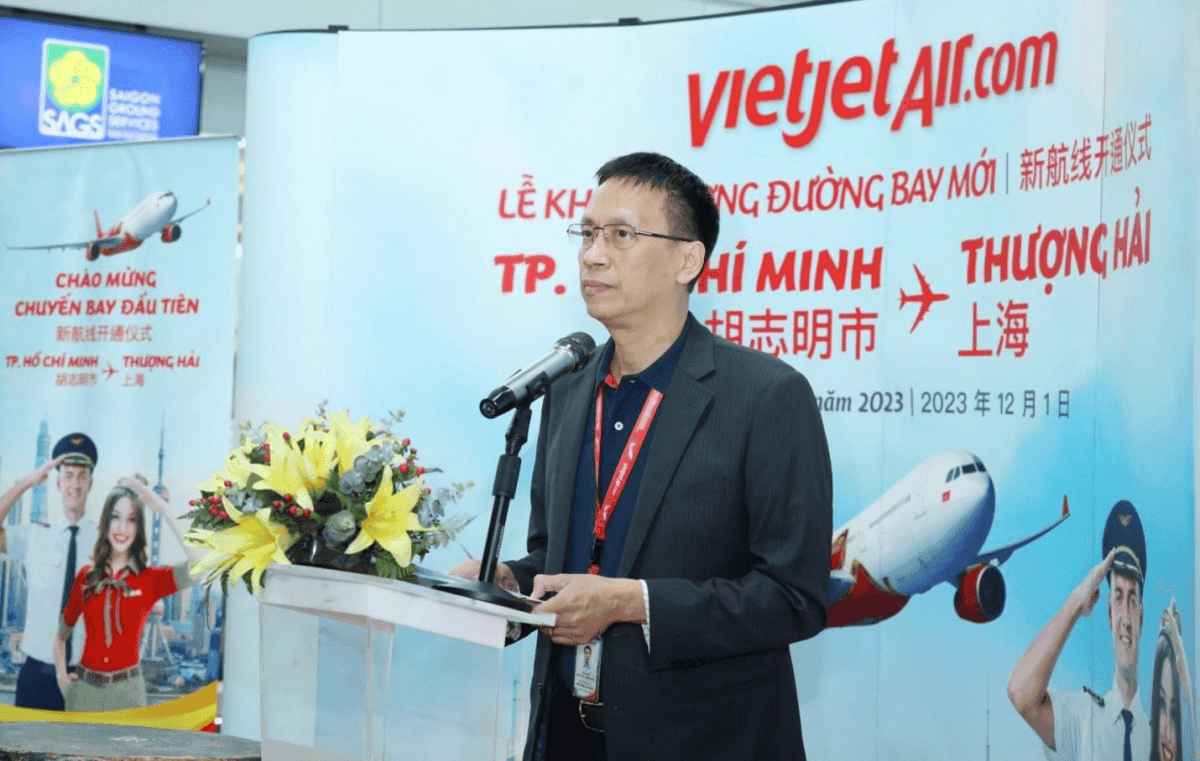 Phó tổng giám đốc Vietjet Nguyễn Thanh Sơn công bố khai trương đường bay tại TP HCM. Đường bay kết nối hai thành phố lớn mang kỳ vọng sẽ mở ra thêm nhiều cơ hội phát triển các sản phẩm, dịch vụ cao cấp, kết nối giao thương, thu hút đầu tư...
