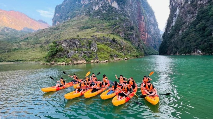 Du khách Việt Nam cảm thấy hào hứng và nhiều sức sống hơn khi đi du lịch