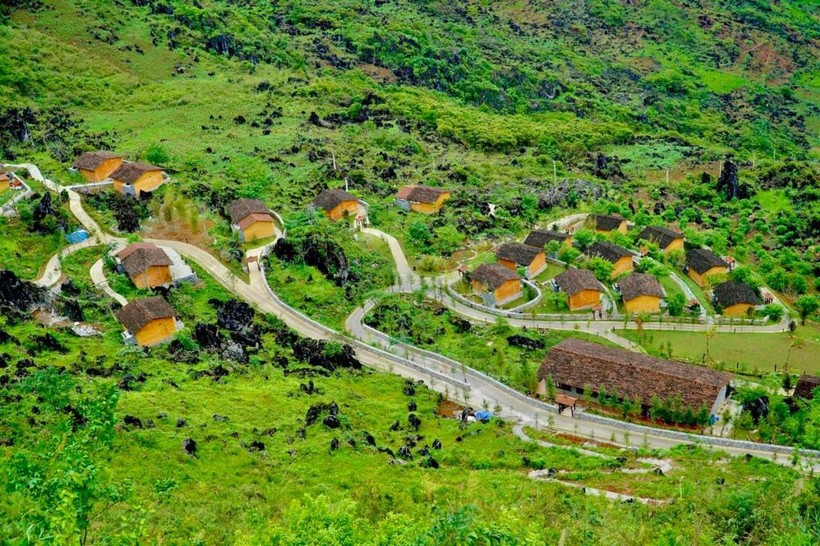 Nơi đây không chỉ khắc ghi dấu ấn với những dãy núi cao vút trập trùng , mà còn bởi nền văn hoá lịch sử đa dạng và phong phú.