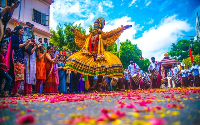 Lễ hội Holi được tổ chức gần như khắp nơi ở Ấn Độ