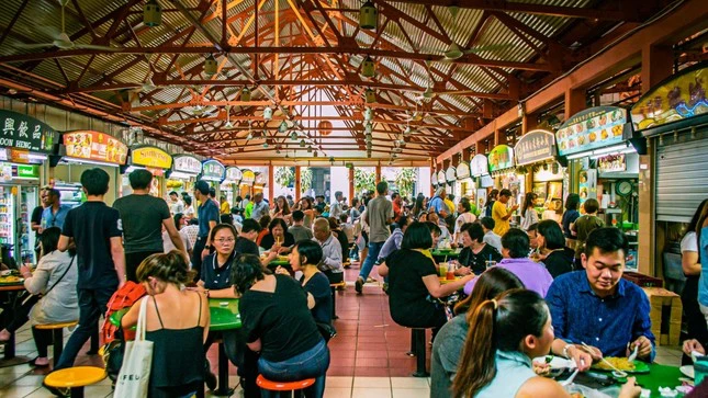 Ăn tại các khu bán hàng rong bên ngoài trung tâm thành phố