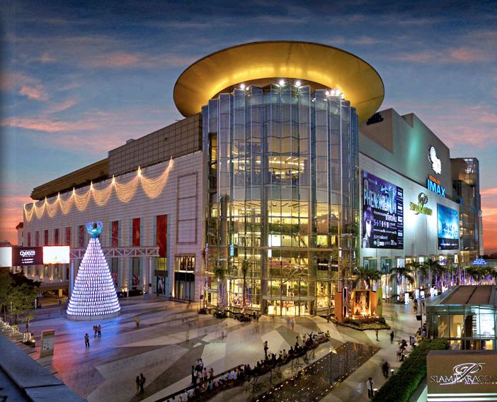 Bangkok là một thành phố hiện đại với sự pha trộn giữa kiến trúc truyền thống và hiện đại.