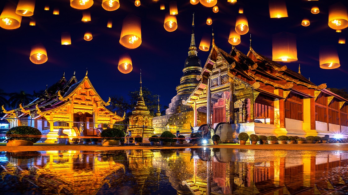 Lễ hội đèn trời Yi Peng diễn ra vào cuối tháng 11 ở tại Chiang Mai