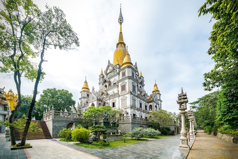 Chùa Bửu Long - Nét kiến trúc theo phong cách Thái Lan.