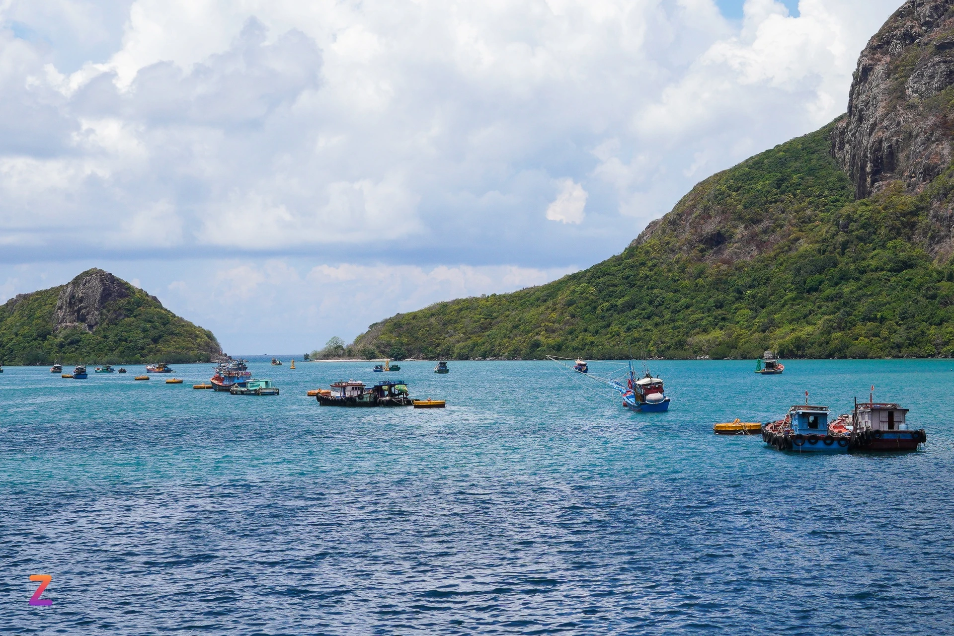 Côn Đảo sở hữu một loạt các bãi tắm đẹp như bãi Đầm Trầu, bãi An Hải, bãi Nhát... 
