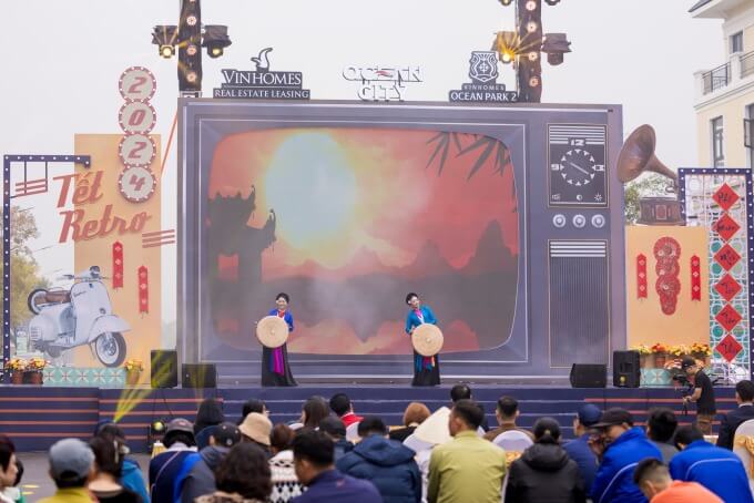 Chương trình giao lưu văn nghệ với nhiều tiết mục đậm văn hóa dân gian ba miền sẽ có tại hội chợ xuân.