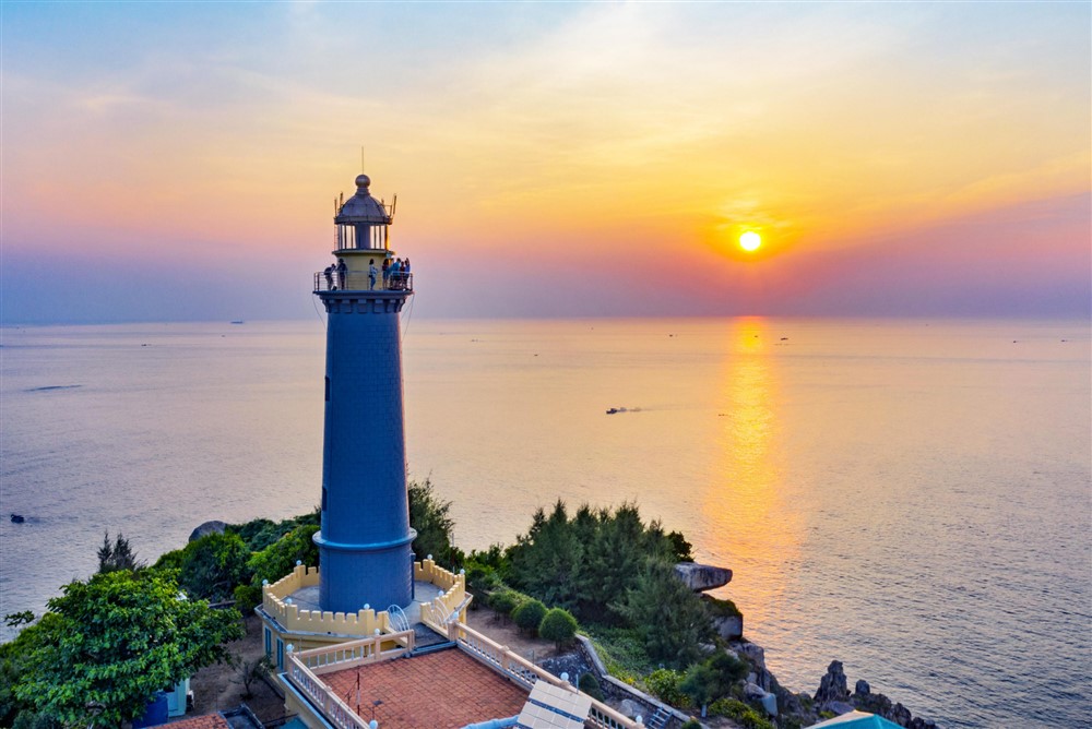 Mũi Điện - nơi đón bình minh đầu tiên trên đất liền