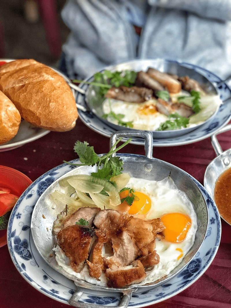 Ốp la sườn cô Hường