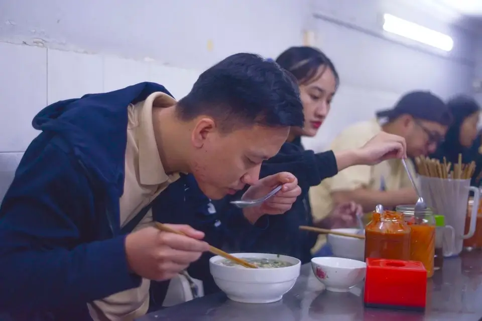 Mỗi bát phở tại đây có giá 50.000 đồng.