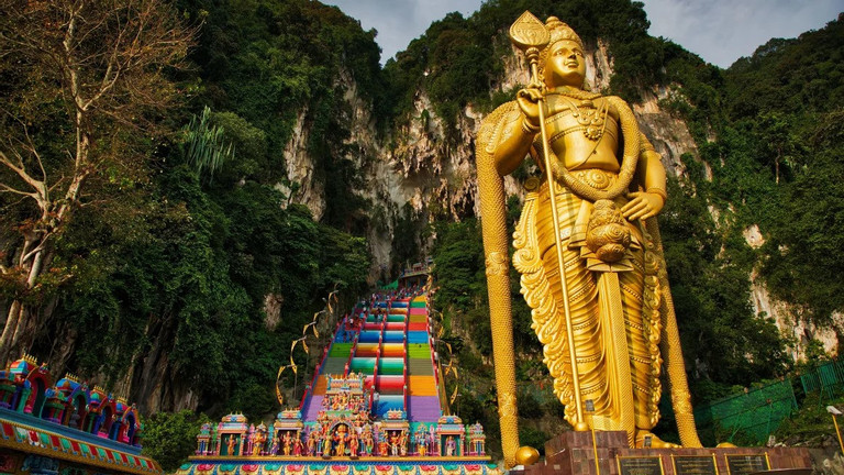 Động Batu là một trong những điểm tham quan nổi tiếng nhất của Malaysia.