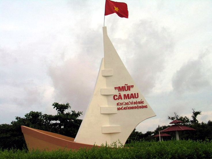Khu du lịch Mũi Cà Mau tọa lạc tại xã Đất Mũi, huyện Ngọc Hiển cách trung tâm Thành phố Cà Mau khoảng 110km