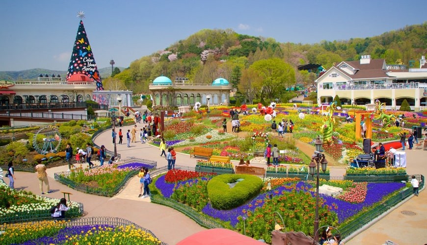 Công viên giải trí phức hợp Everland - nổi tiếng với nhiều trò chơi & các màn trình diễn hấp dẫn.