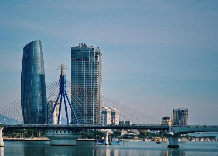 Là một trong những cây cầu quay đầu tiên tại Việt Nam.