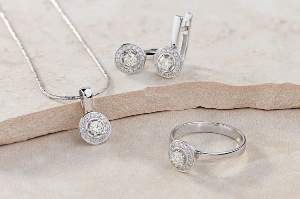 Trang sức là món quà sang trọng và đẳng cấp.