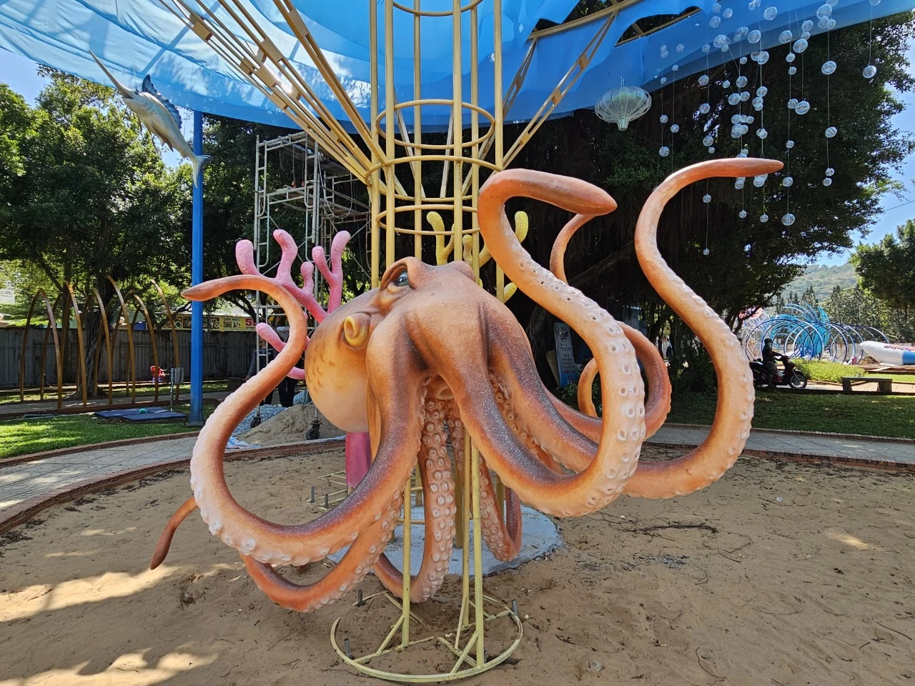 Bạch tuộc khổng lồ.