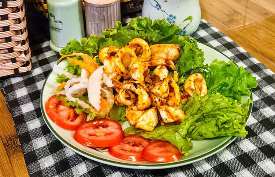 Bánh xèo thành phẩm tại Mr Bảy Miền Tây. Ảnh: Michelin Guide