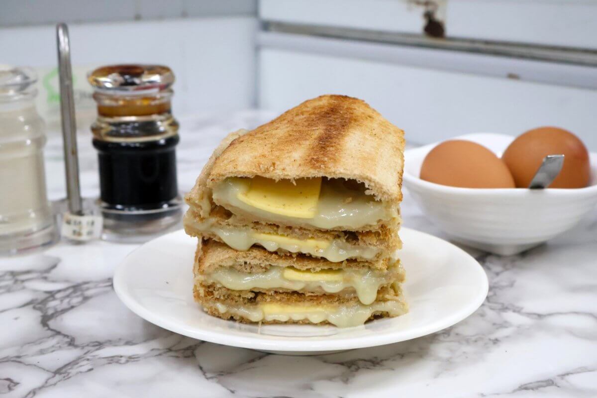 Bánh mì phết mứt.
