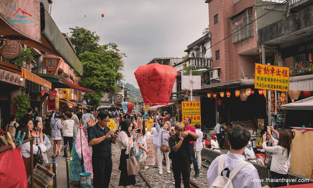 Để đi du lịch Đài Loan, du khách phải làm thủ tục xin Visa theo quy định.