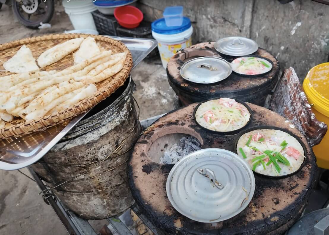 Món bánh xèo Phú Yên Iryna thưởng thức.
